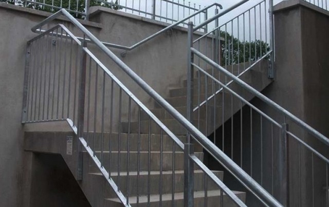 Corrimão de Ferro para Escada Alphaville - Corrimão de Ferro com Vidro